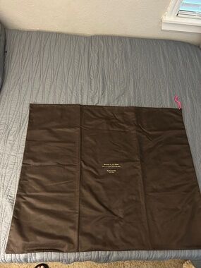 kate spade está muy grande